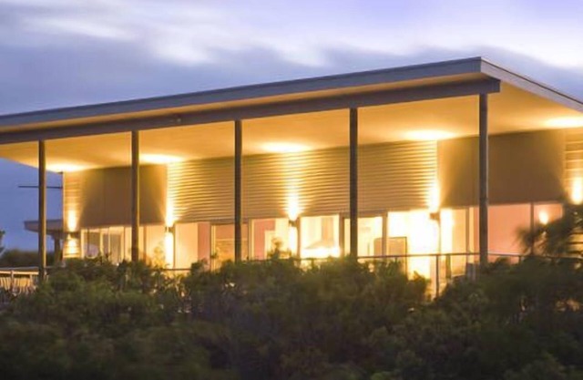 Lagoon House with breathtaking views and only minutes to the beach