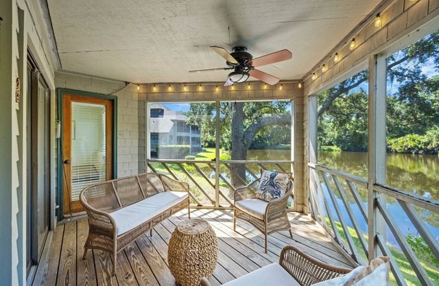 Lagoon View! Updated Kiawah Tennis Club Villa! Screened Porch! NEW LISTING