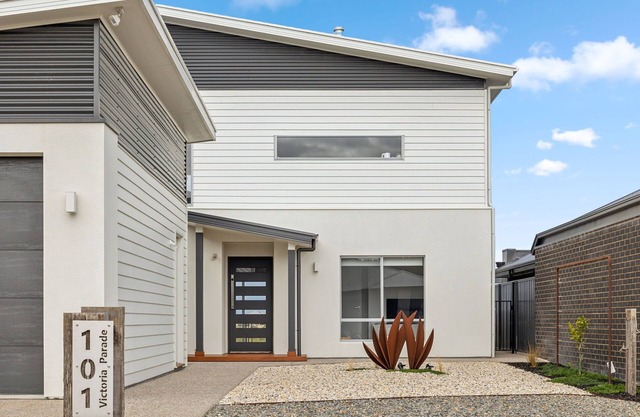 Lagoon Views Summary: