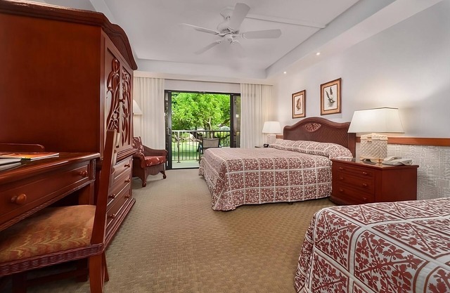 Lahaina Beachfront Beauty with Golf Course Access! 2 Relaxing Units