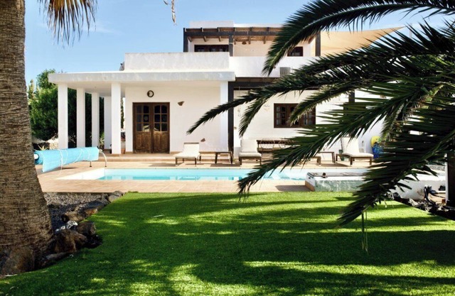 Lajares Villa-Sleeps 6-Free Parking-Playground