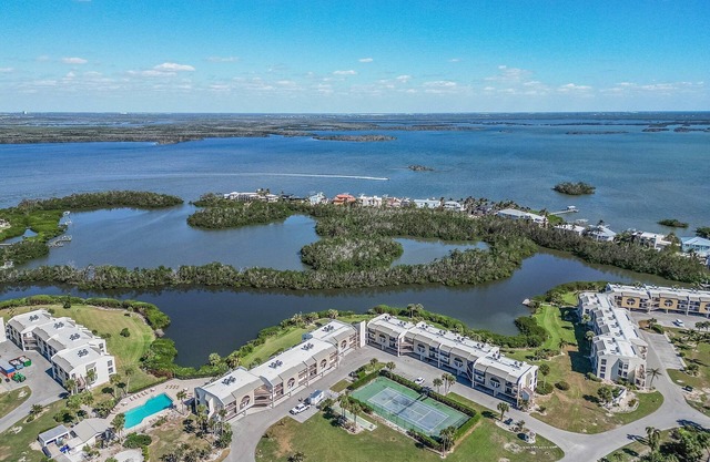 Lake Access, Community Pool, Tennis & Pickleball -Condo Lagoon Landing -Roelens