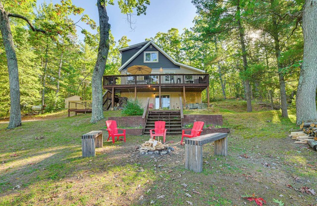 Lake Access & Dock: Remote Mio-Area Cottage