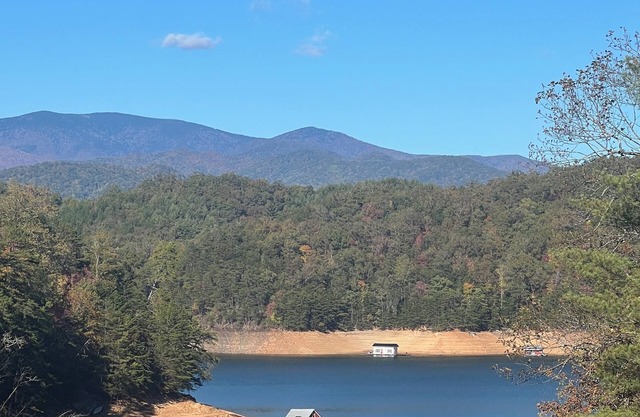 Lake and Mtn view! Near Tail of the Dragon, Bryson City, Hot Tub, Pets OK