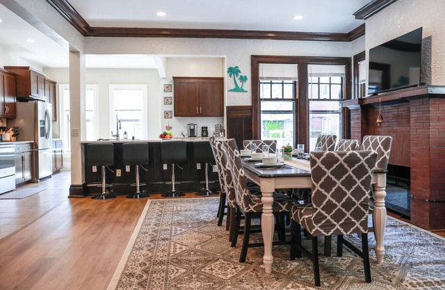 Lake Drive Mansion ~ Downtown ~ Art Museum ~ Lakefront