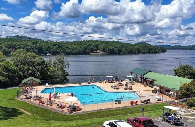 Lake Escape on Lake Tillery/Gated Community/High Speed Internet