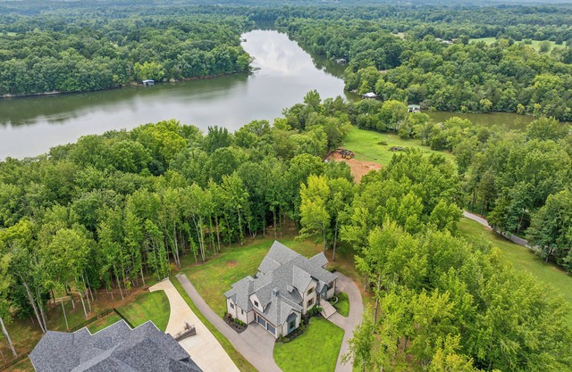 Lake Estate w private Dock on 2 acres Just outside Nashville, Tn!