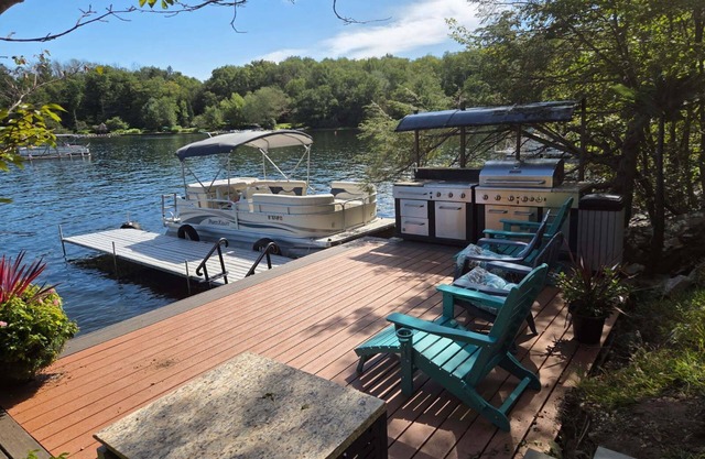 LAKE FRONT BETHEL WOODS Dine Alfresco 4 Burner Grill and Flat Top on Lake & Frig