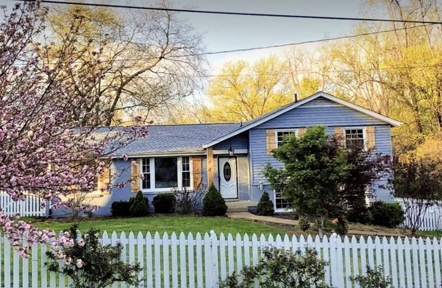 Lake Front Haven with Dual Living Rooms, Hot Tub