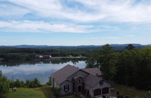 LAKE FRONT -LAKE HAMILTON - 4 Acres