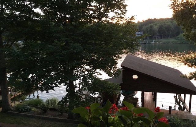 Lake Front Luxury Cabin