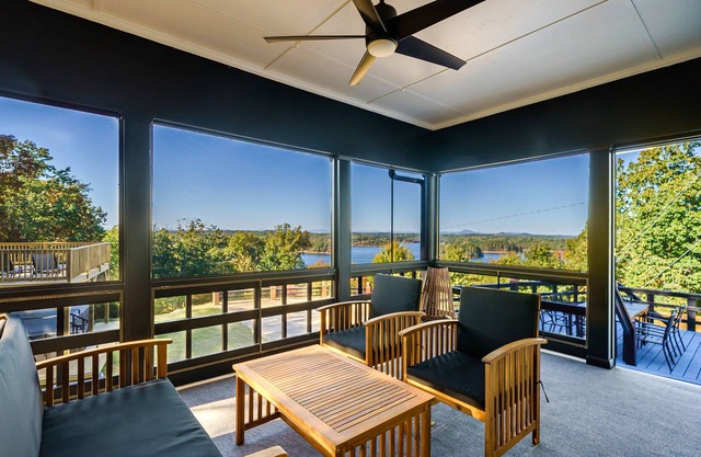 Lake Front Mountain View w/6 King beds