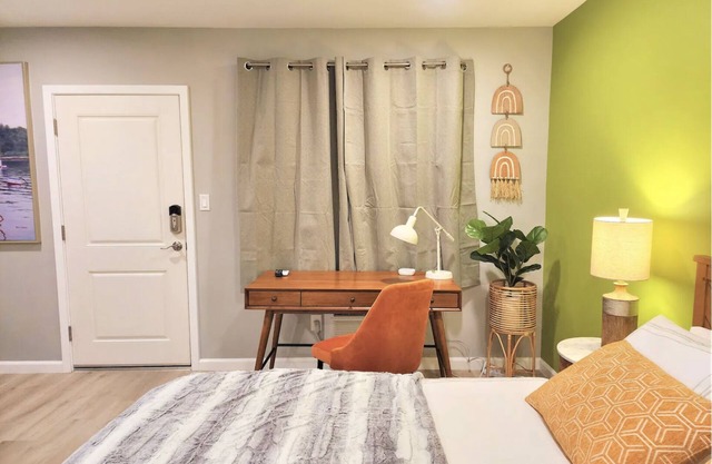 Lake Front Oasis-On the Lake/Pier/Full Kitchen Lakeport Room #2