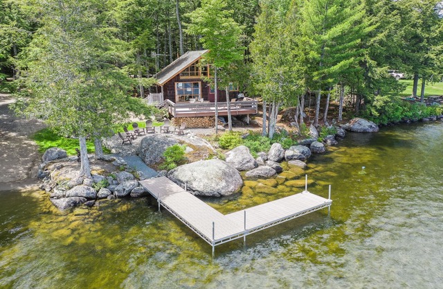 Lake Front on Beech Hill Pond, 2 Kayaks, Canoe, Paddle Board Provided