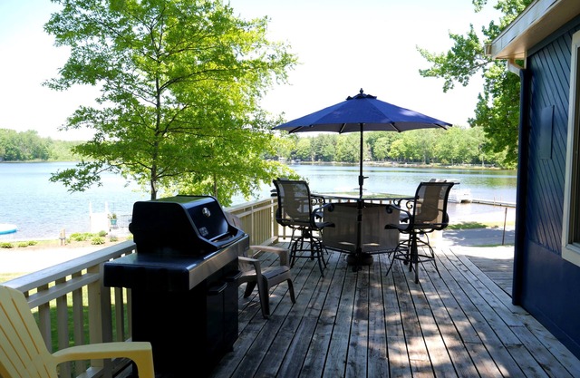 Lake Front Resort 10 minutes from South Haven - Pontoon rentals available