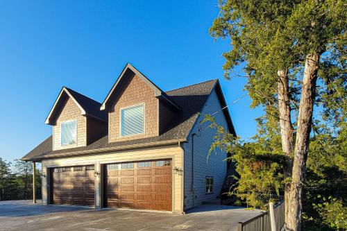 Lake Front Smoky Mountain View