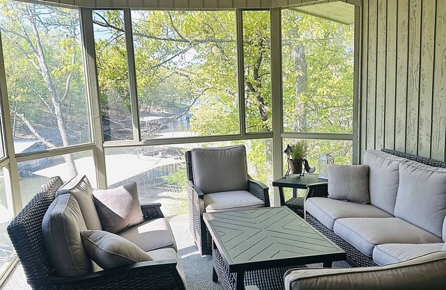 LAKE FRONT, swim dock, fire pit, 2nd VRBO next door for large groups 2869268