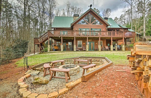 Lake Hartwell Lodge with Dock, Theater and Hot Tub!