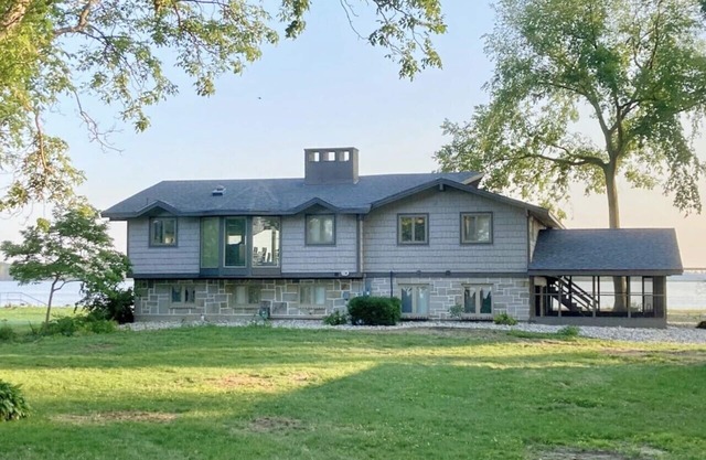 Lake home minutes from Cedar Point!