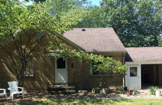 Lake house gem! Minutes from the heart of Grand Rapids!