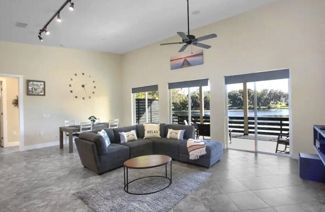 Lake House minutes to downtown Mt Dora and Eustis
