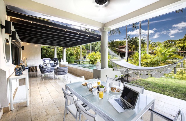 Lake House - Pool - King Beds - Next to Beach Club