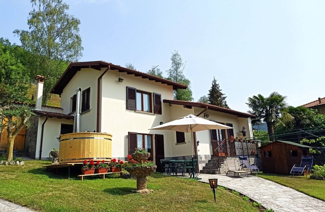 Lake Iseo - Detached house with Finnish tub garden WI-FI outbuilding