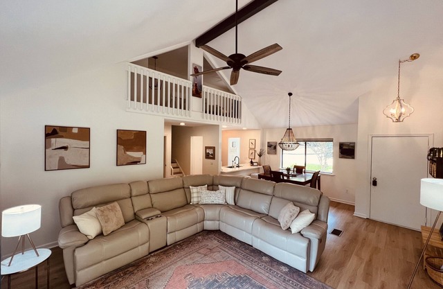 Lake Keowee Home near Clemson, golf, hiking, boating