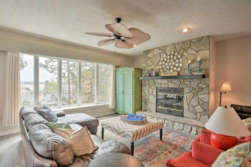 Lake Keowee Resort Condo with Balcony and Pool Access!