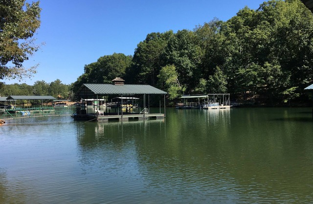 Lake Keowee Waterfront Home 15 miles from Clemson!