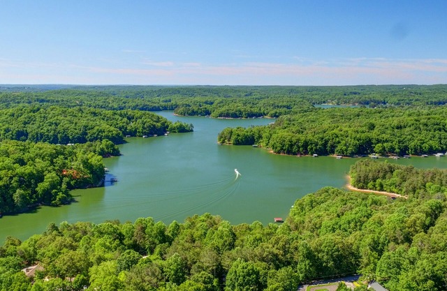 Lake Lanier Getaway in North GA Mountains - Leaf Peepers & Lake Views: I Got You