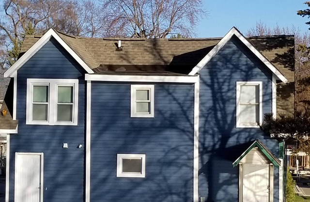 Lake Life Getaway with Beach, double decker deck with AMAZING Sunsets