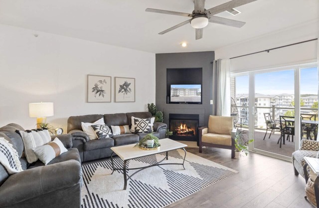 Lake Life Lookout – Pools, Hot Tub, & More!