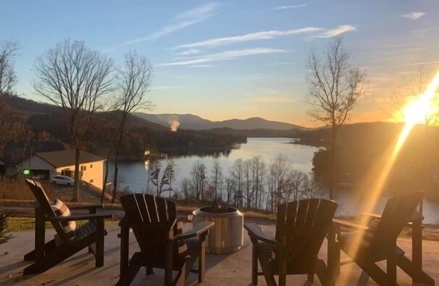 Lake living at its best!