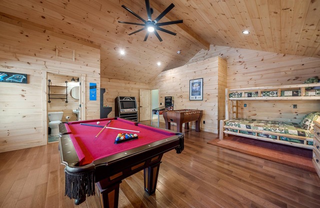 Lake Lure Log Cabin Suite - Hot Tub, Fire Pit, Grill, + All Resort Amenities