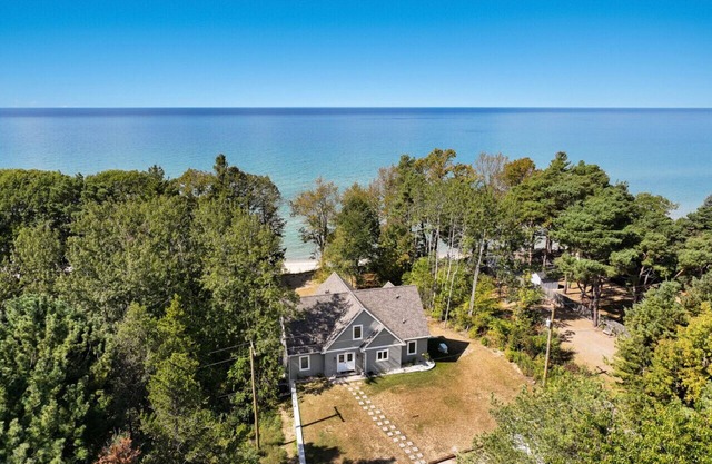 Lake MI 8BR with Private Beach + Hot Tub
