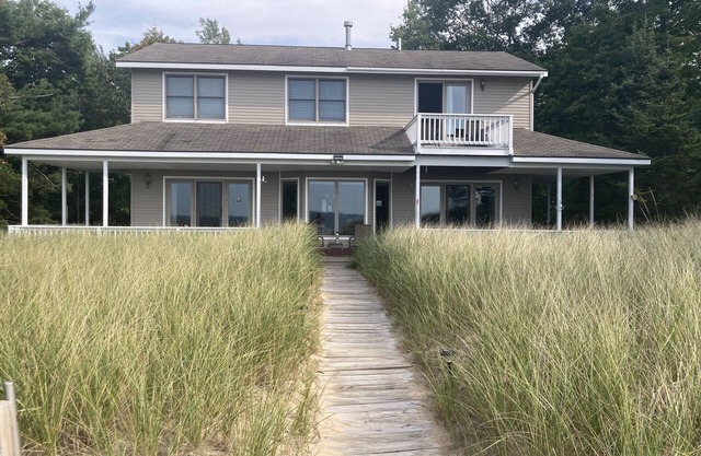 Lake Mich. Beachfront 4 bedroom Home with Fantastic Views and private beach