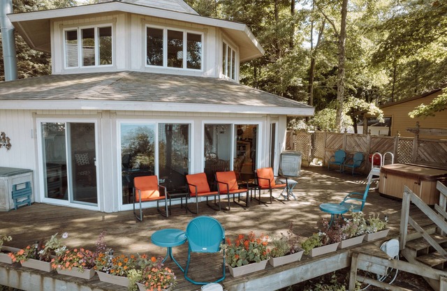 Lake Michigan Views for Miles and Hot Tub Open in all Seasons!