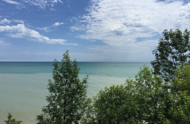 Lake Michigan Waterfront Kenosha Retreat For Eight People!