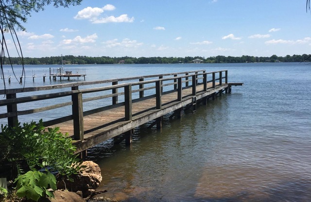 Lake Murray close To Columbia. Monthly rates discounted