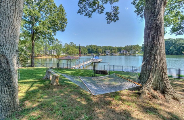 Lake Norman - Tranquility Cove - Beautiful Lakefront Apartment
