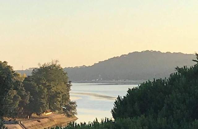 Lake, ocean, golf course, village on foot!