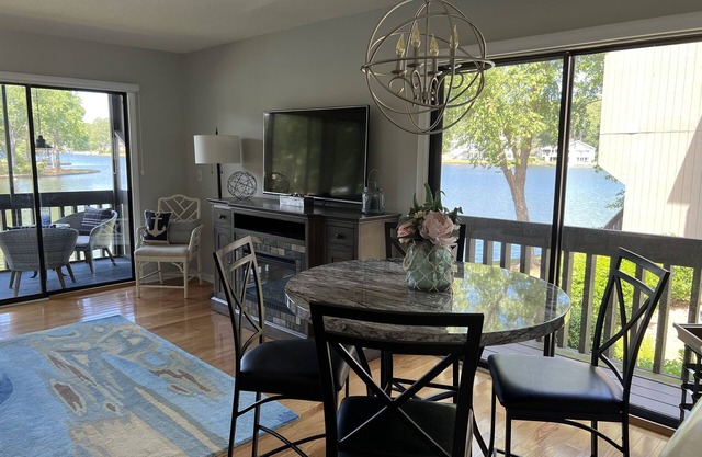 Lake Pinehurst views just minutes away from dozens of golf courses!