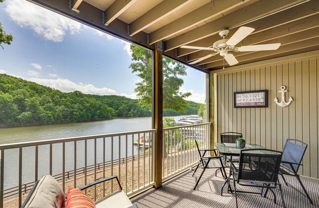 Lake & Pool Access: Lazy Days Condo w/Balcony!