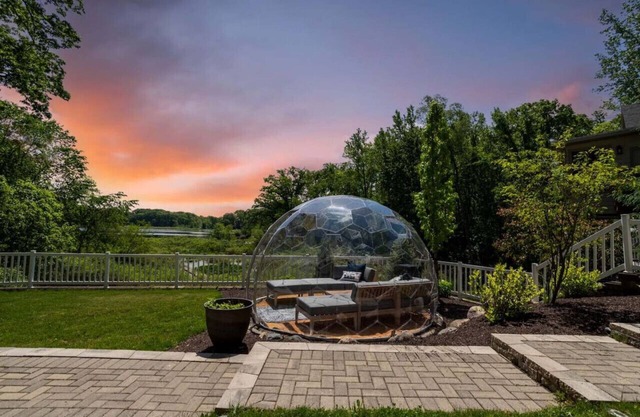 Lake retreat with unique dome near Indiana Dunes