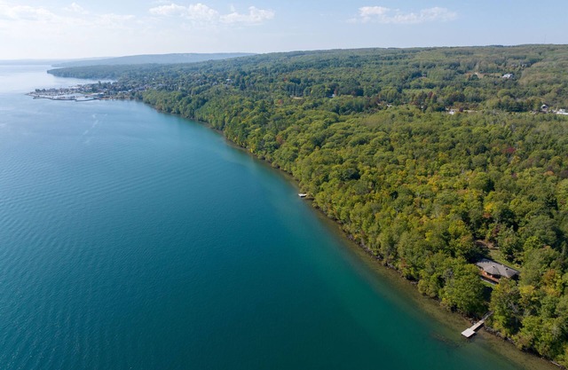 Lake Shore Home with private dock and large deck-1 mile from Bayfield