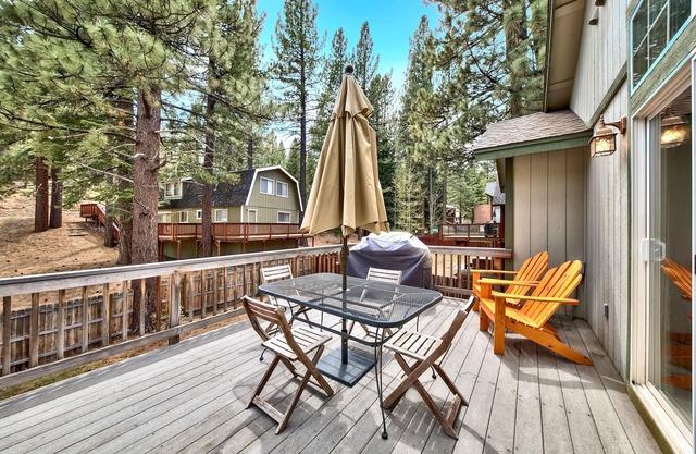 Lake Tahoe Golden Bear Retreat Hot Tub, Pet Friendly fall discounts in place