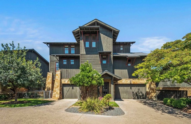Lake Travis Retreat | 5BR | BBQ | Pickleball