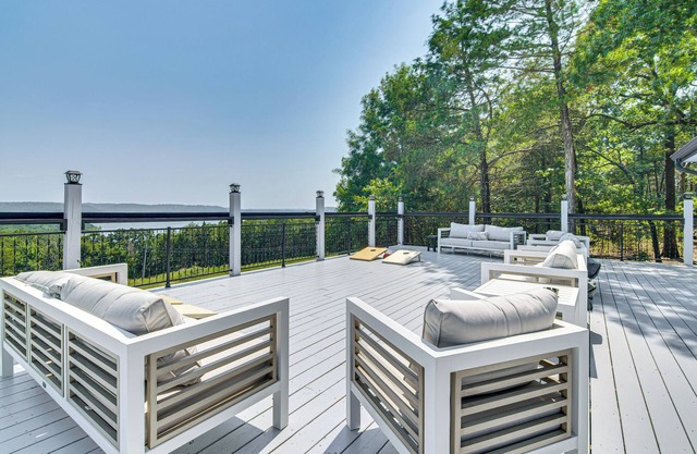 Lake View & Game Room on 3 1/2 Acres, Near Marina