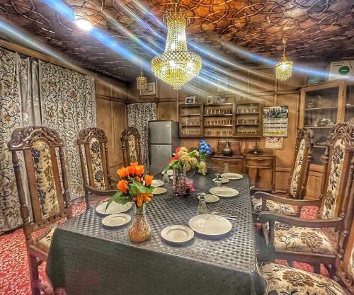 Lake view group of houseboats